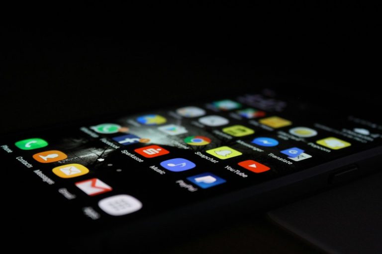 Κινητό Android, ενδεικτική εικόνα για προστασίες από απάτες. Rami Al-zayat / Unsplash.
